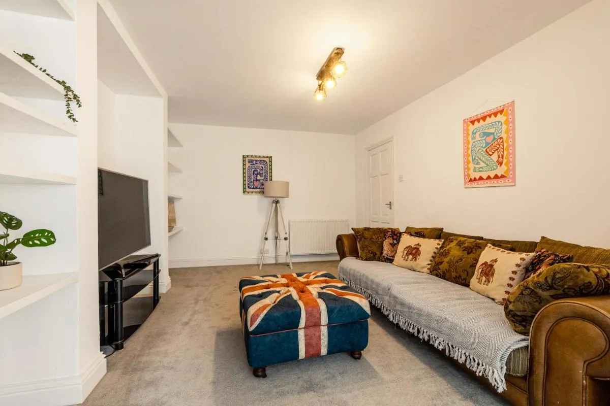 Image 5 of Cozy 1BR flat near River Thames, 9min Hammersmith