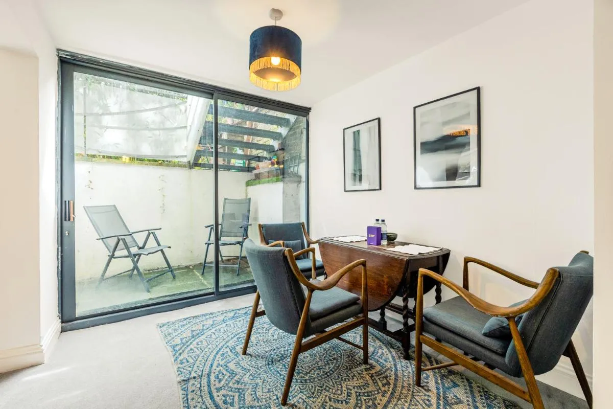 Image 4 of Cozy 1BR flat near River Thames, 9min Hammersmith
