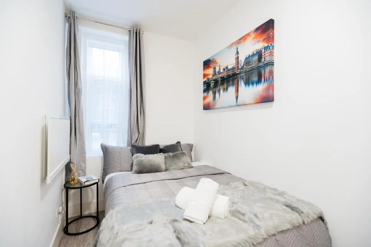 Image 2 of Cozy 1 Bedroom apartment, 30 mins to Oxford street by tube C