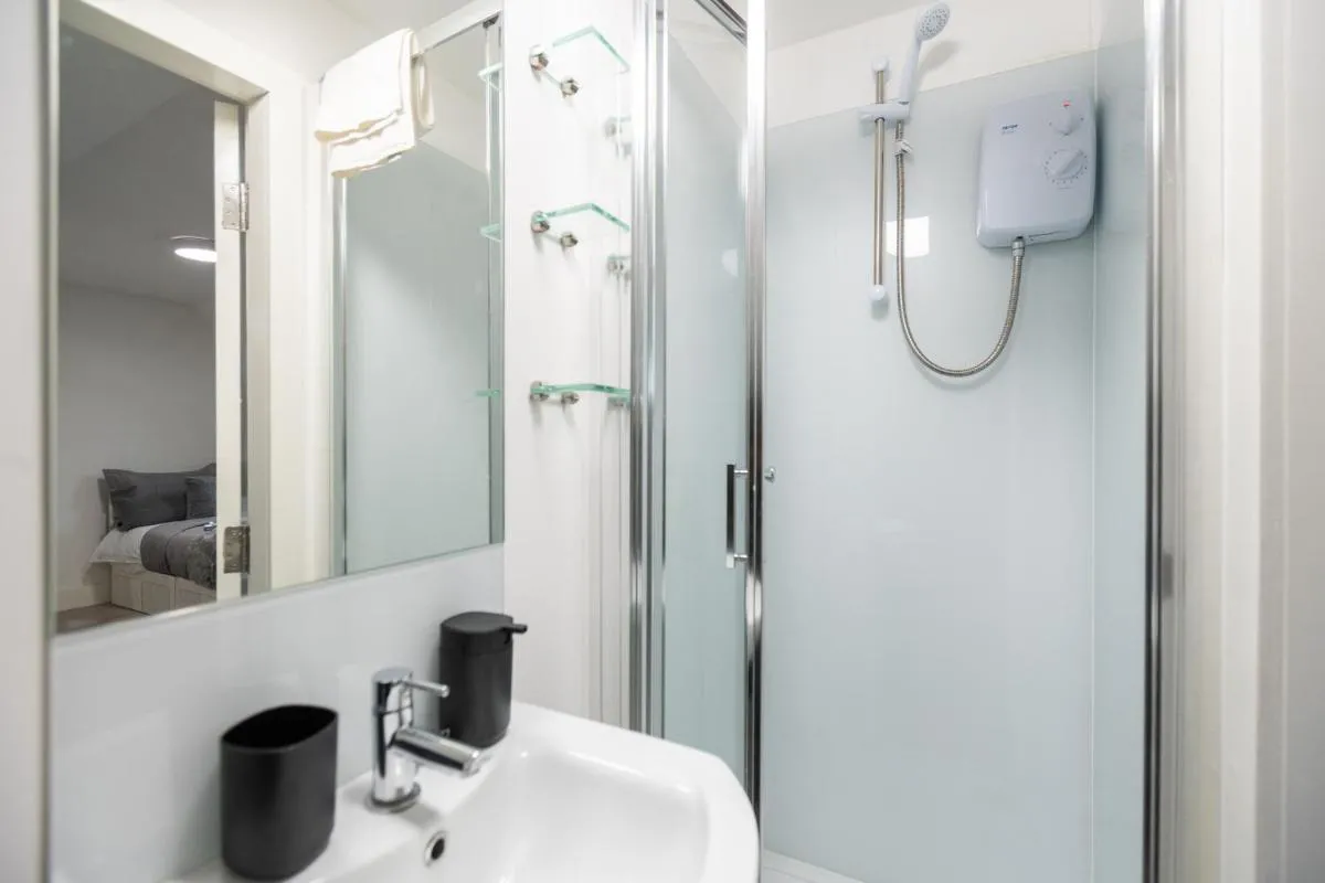 Image 3 of Cozy 1 Bedroom apartment, 30 mins to Oxford street by tube C