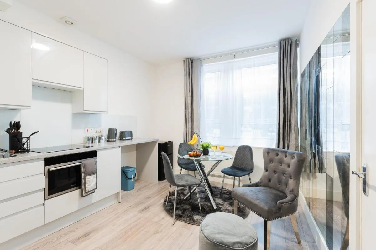 Image 4 of Cozy 1 Bedroom apartment, 30 mins to Oxford street by tube C