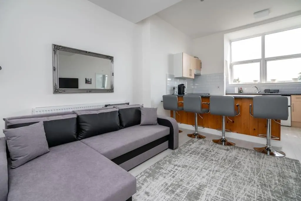 Image 3 of Cozy 2-Bedroom Flat in Central West London