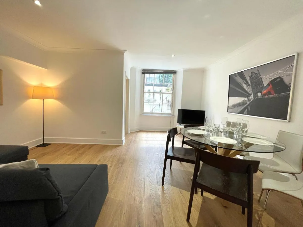 Image 3 of Cozy 2 Bedroom near Victoria Station