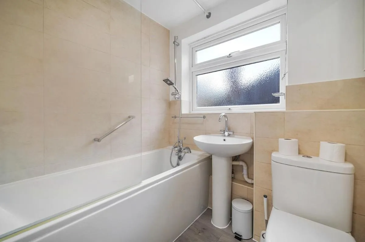 Image 3 of Cozy 2 bed Close to Wembley Reduction for long stay