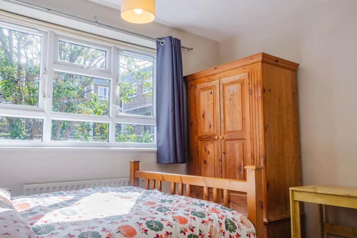Image 5 of Cozy 4-Bed House in Wimbledon