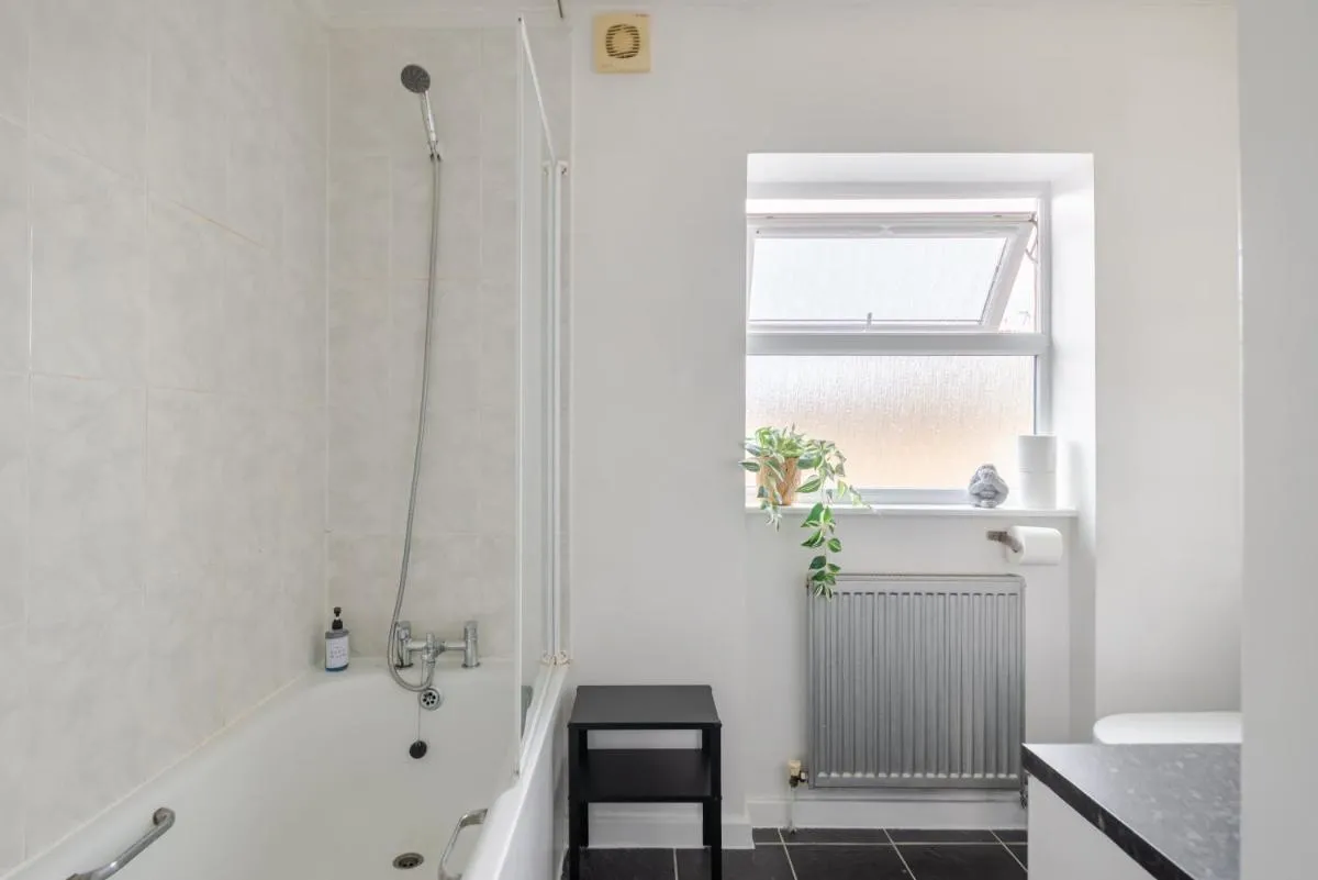 Image 3 of Cozy Apartment in Kensington