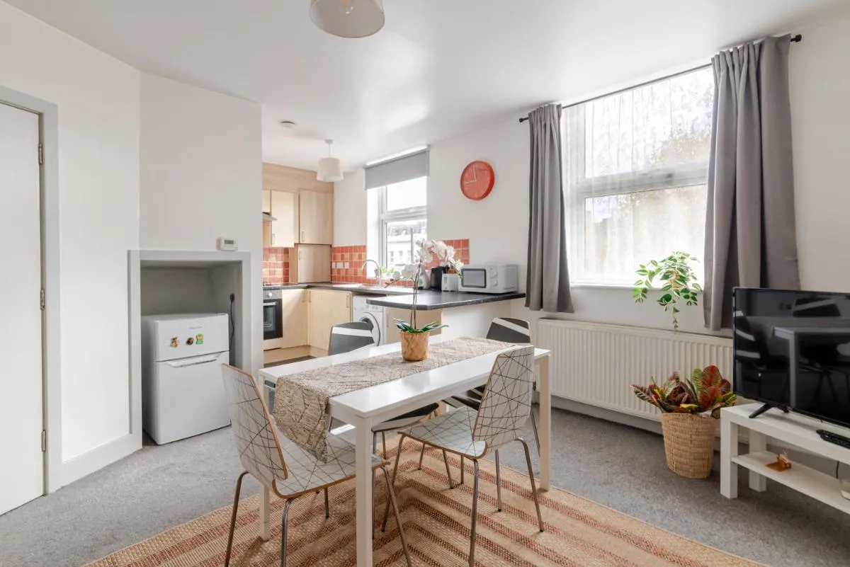 Image 4 of Cozy Apartment in Kensington