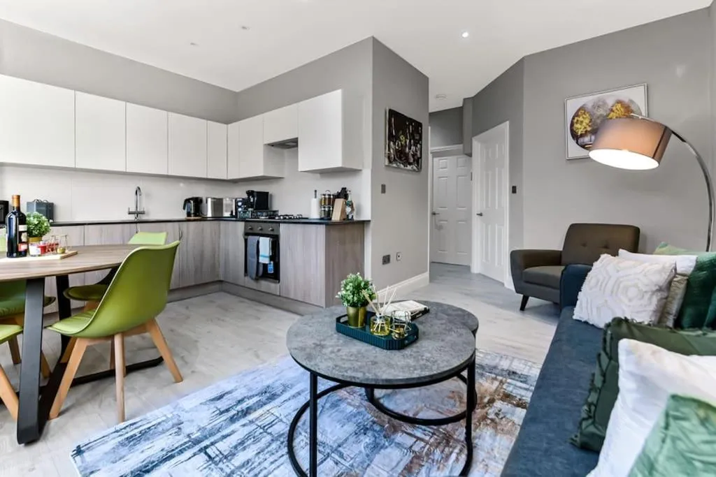 Image 1 of Cozy Battersea apartment Sleep 5 Easy Access to Central London