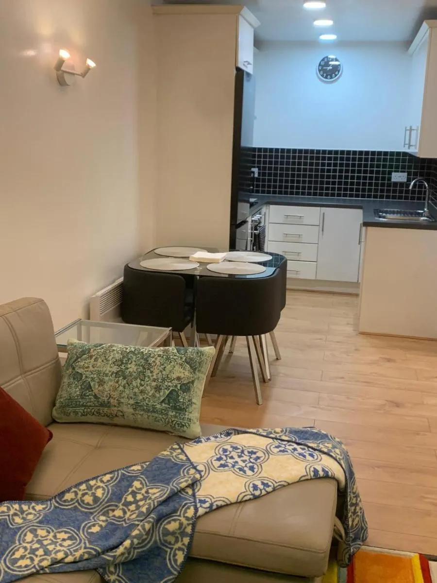 Image 4 of Cozy Entire Apartment with Free onsite Parking, 2-Min Walk to Barking Station