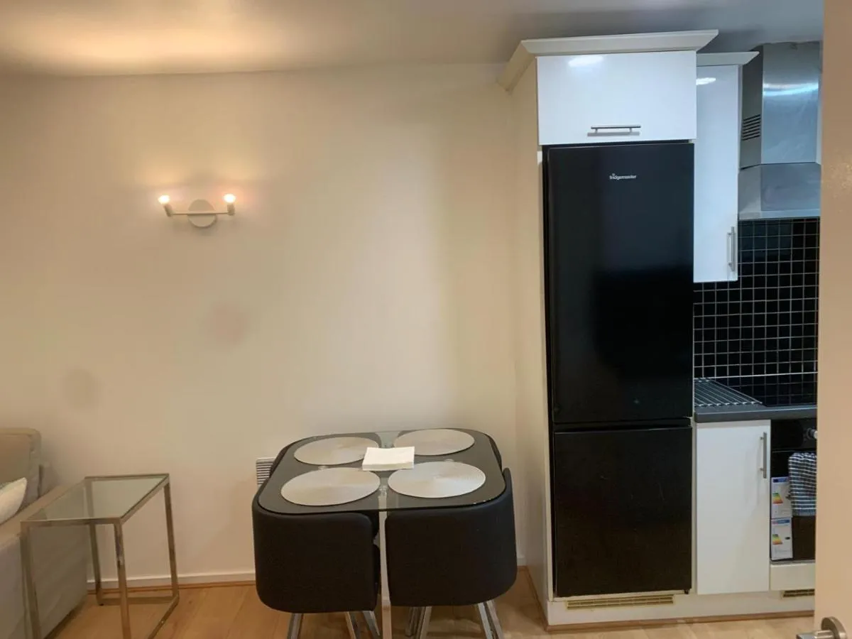 Image 3 of Cozy Entire Apartment with Free onsite Parking, 2-Min Walk to Barking Station
