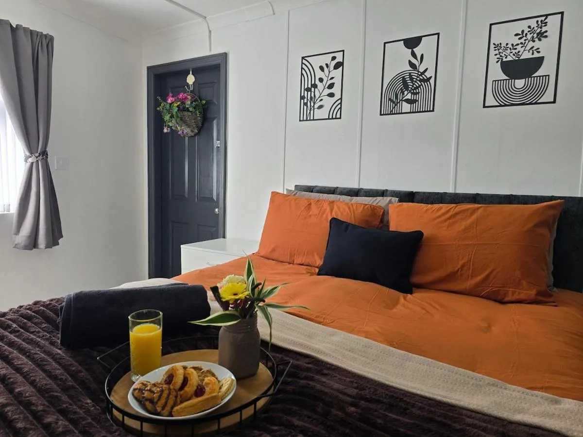 Image 4 of Cozy Flat London with private entrance