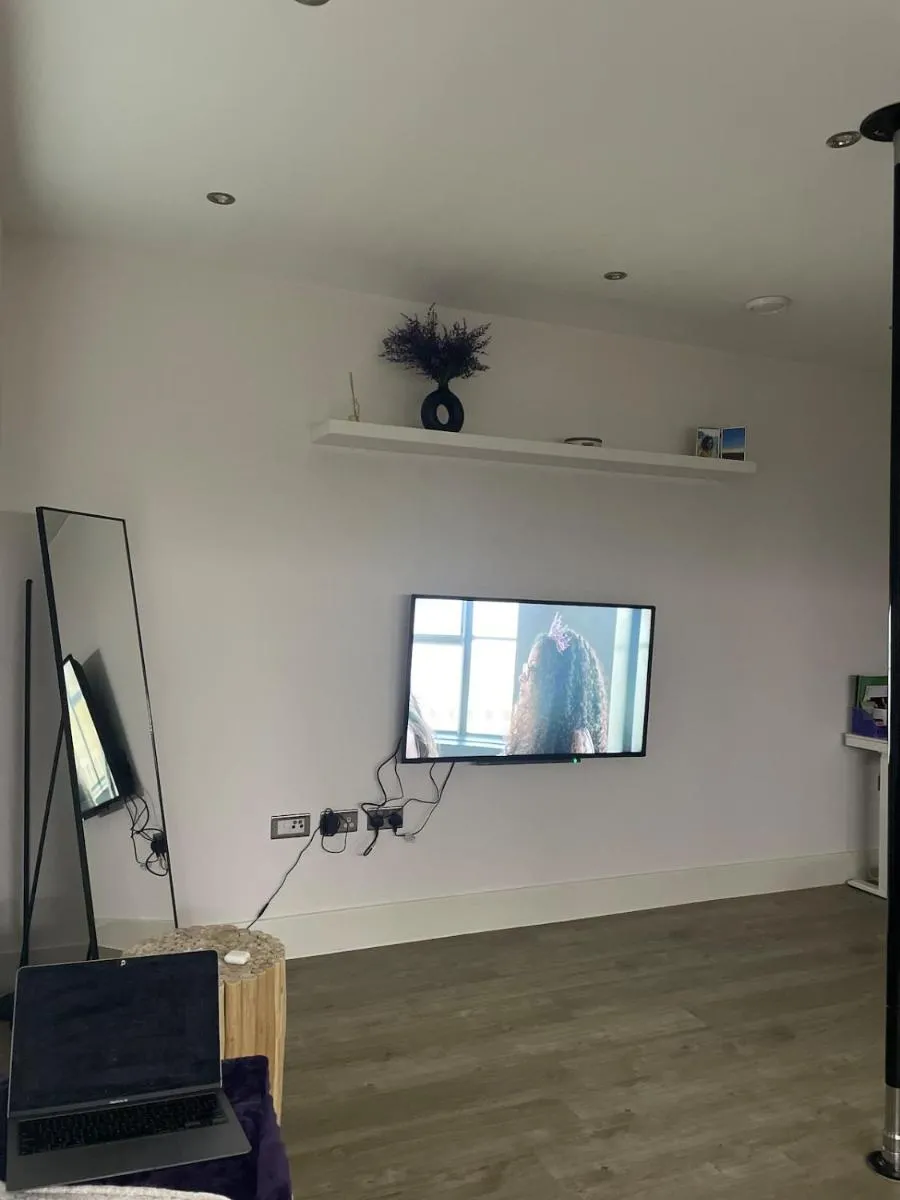 Image 5 of Cozy Flat in Gated Harrow Estate, 7mins to Station