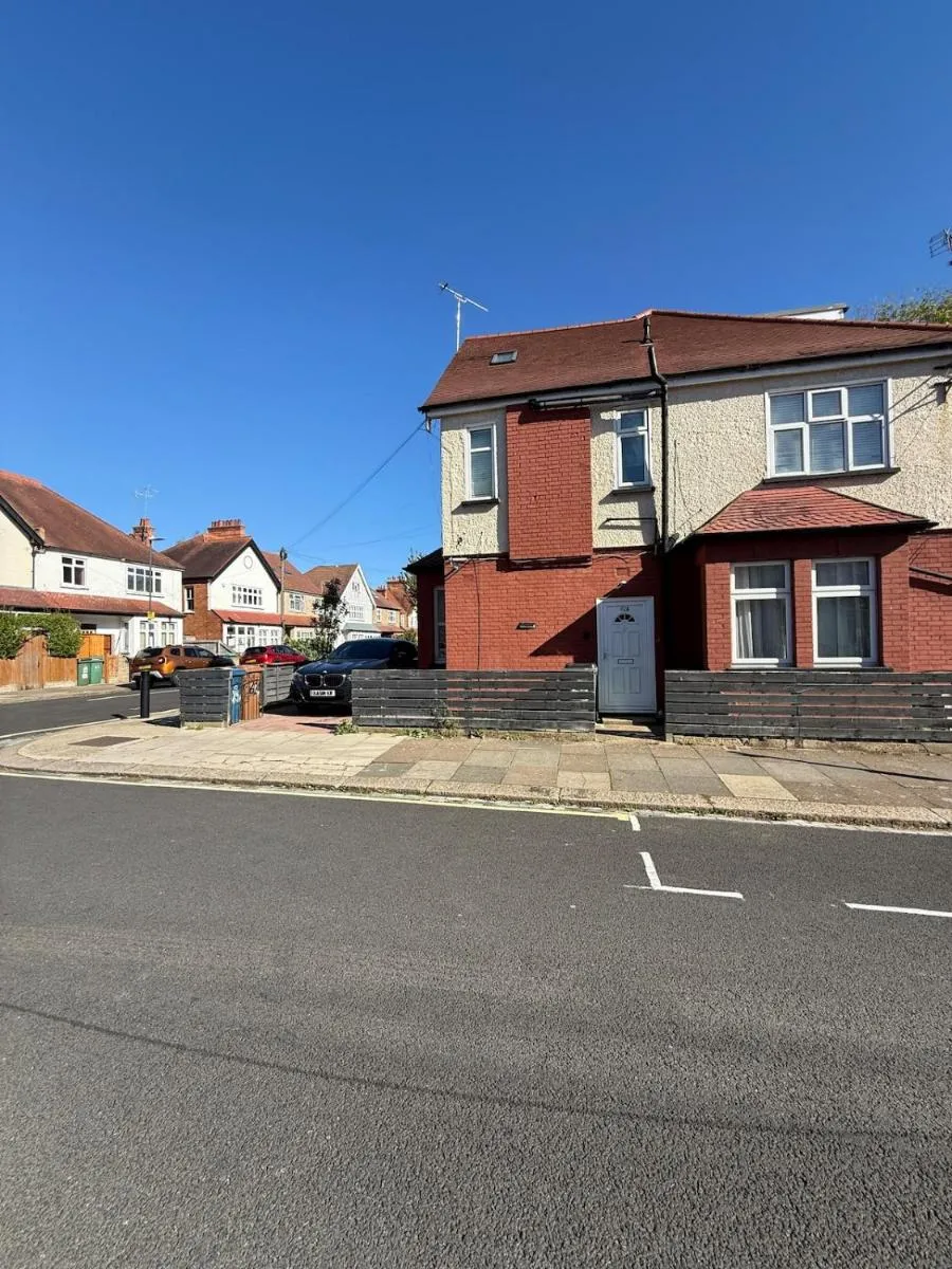 Image 5 of Cozy Flat near Harrow-on-the-Hill Station