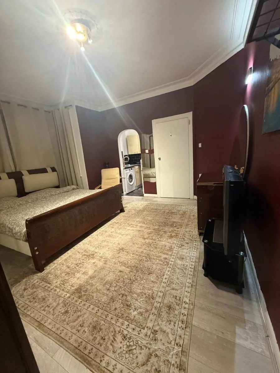 Image 3 of Cozy Flat near Harrow-on-the-Hill Station