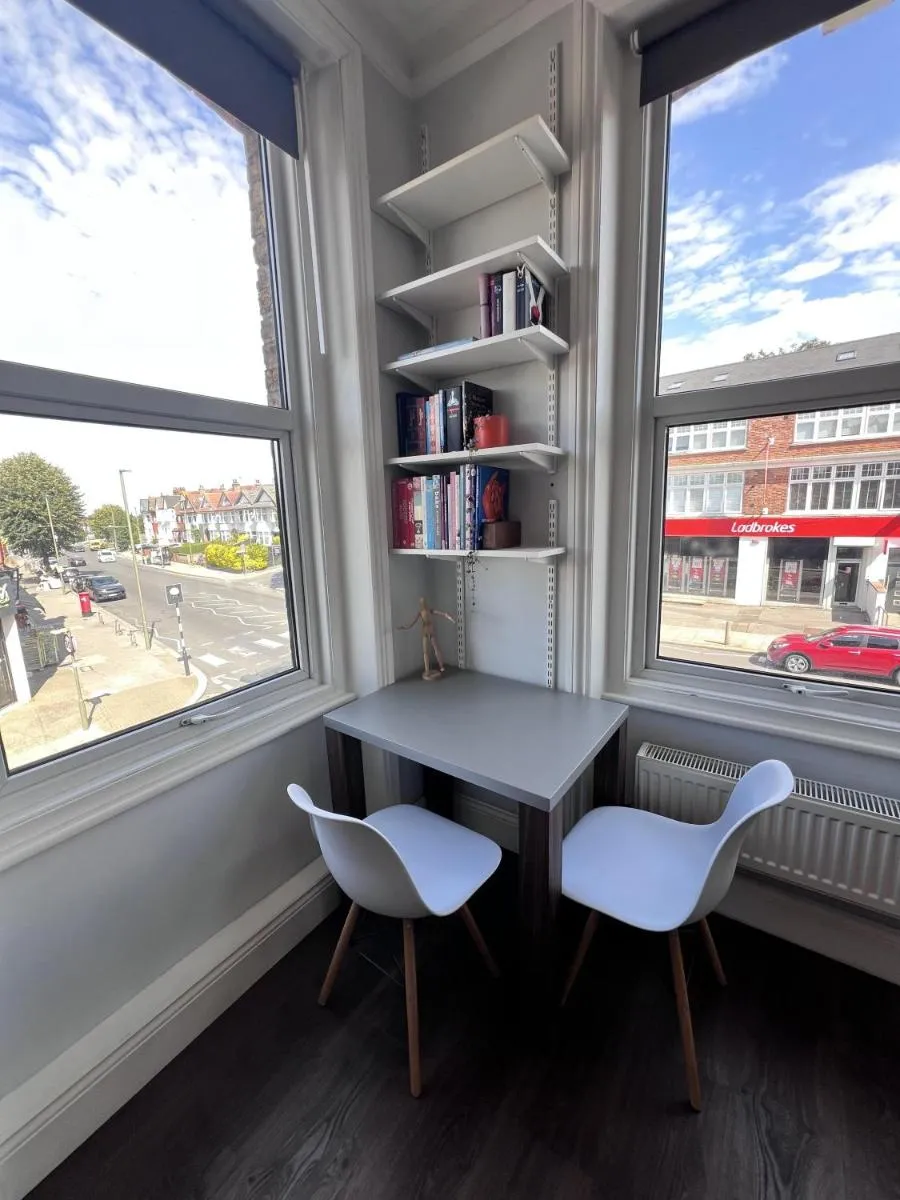 Image 5 of Cozy London Apartment with Great Location