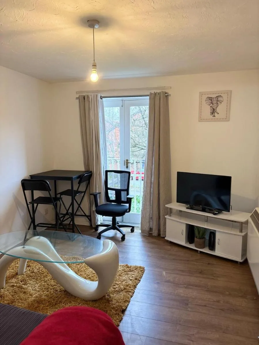 Image 2 of Cozy Northolt Hideaway 1BR with FREE Wifi and Street Parking