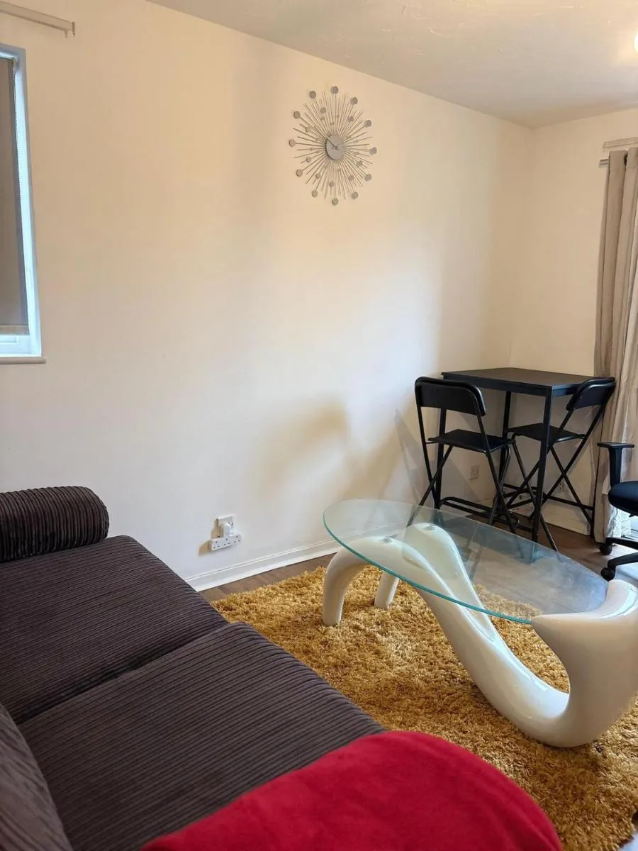 Image 3 of Cozy Northolt Hideaway 1BR with FREE Wifi and Street Parking