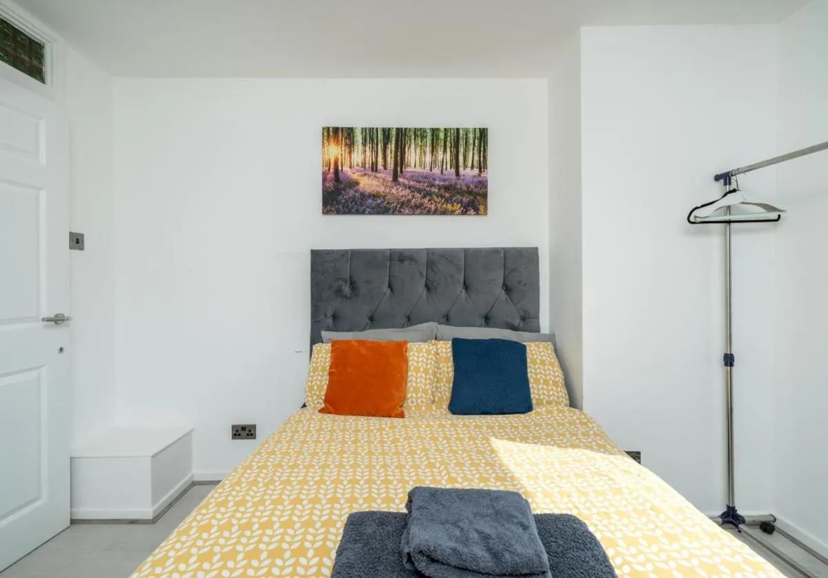 Image 2 of Cozy Private Room Near Shops & Transport in Enfield