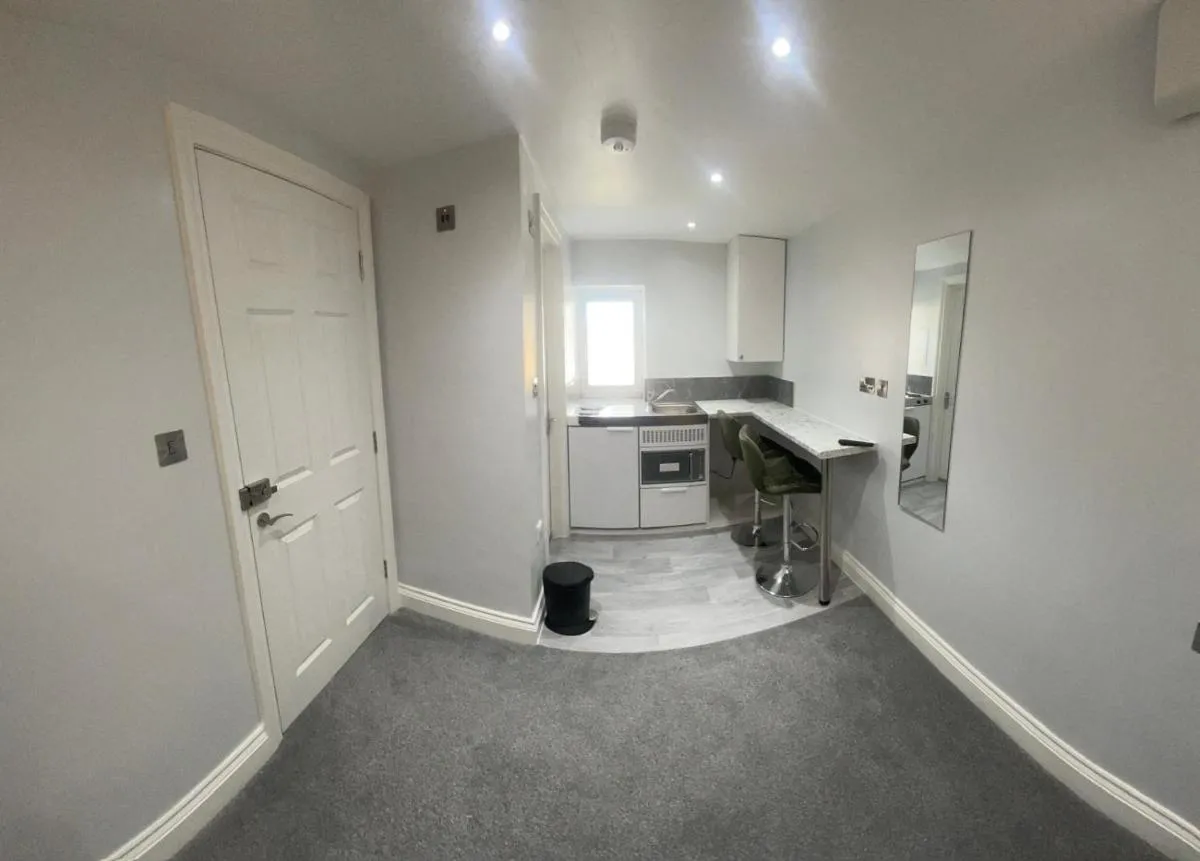 Image 3 of Cozy Studio Flat Romford, London