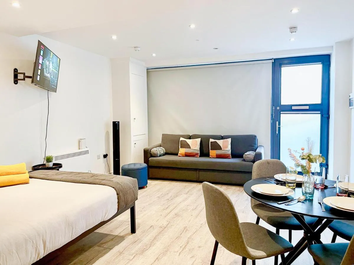 Image 2 of Cozy Studio Flat with FREE WiFi in Islington near Upper Street , Highbury , Angel Station