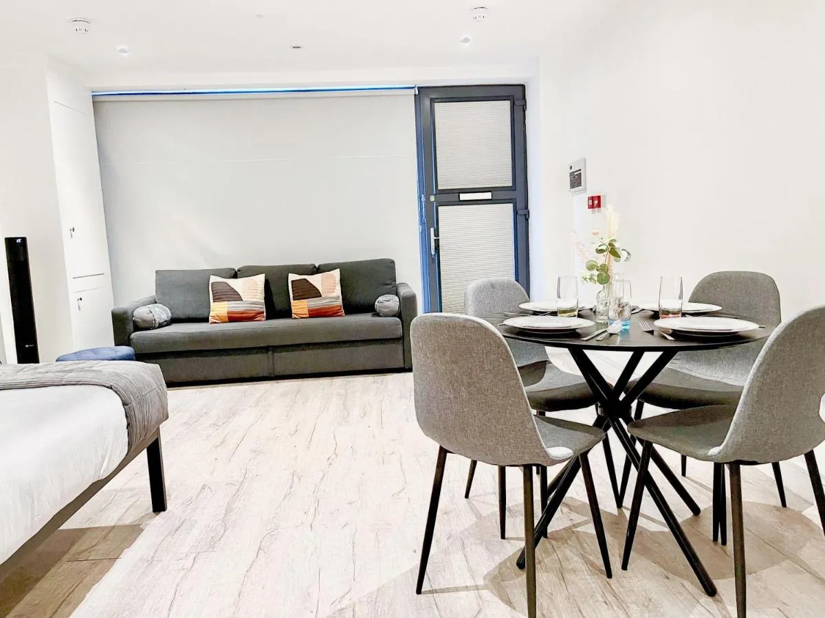 Image 4 of Cozy Studio Flat with FREE WiFi in Islington near Upper Street , Highbury , Angel Station