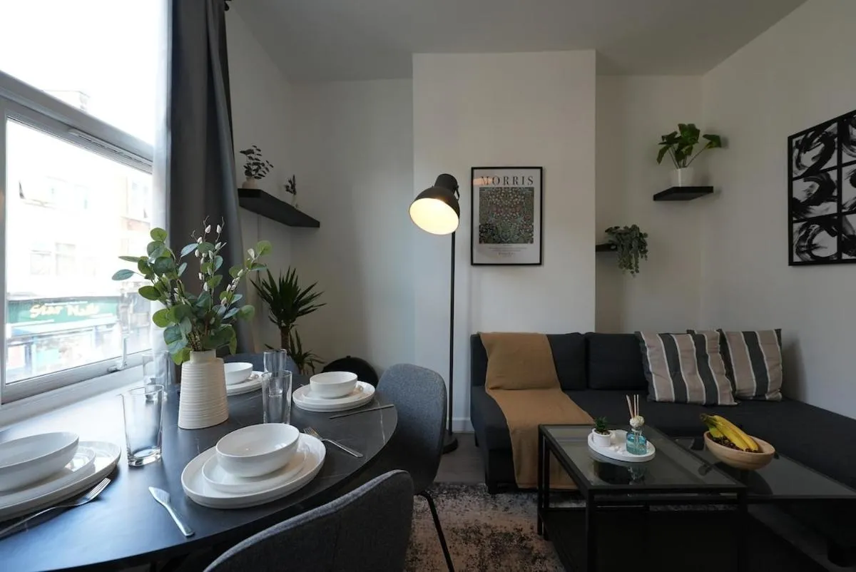 Image 4 of Cozy Urban Escape 2BR near Greenwich & Deptford