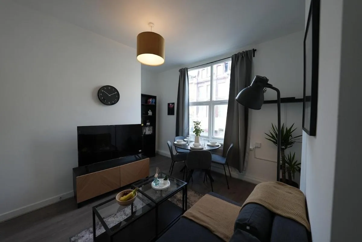 Image 5 of Cozy Urban Escape 2BR near Greenwich & Deptford