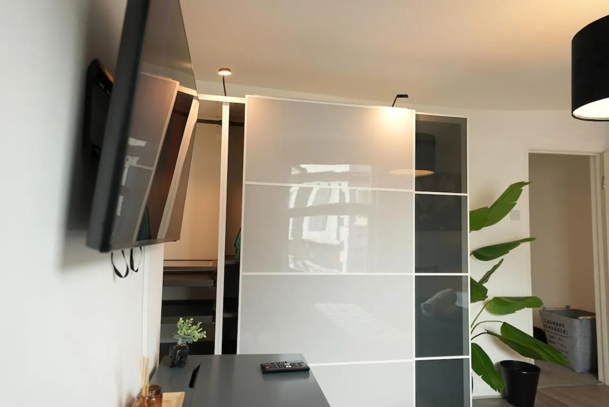 Image 3 of Cozy Urban Escape 2BR near Greenwich & Deptford