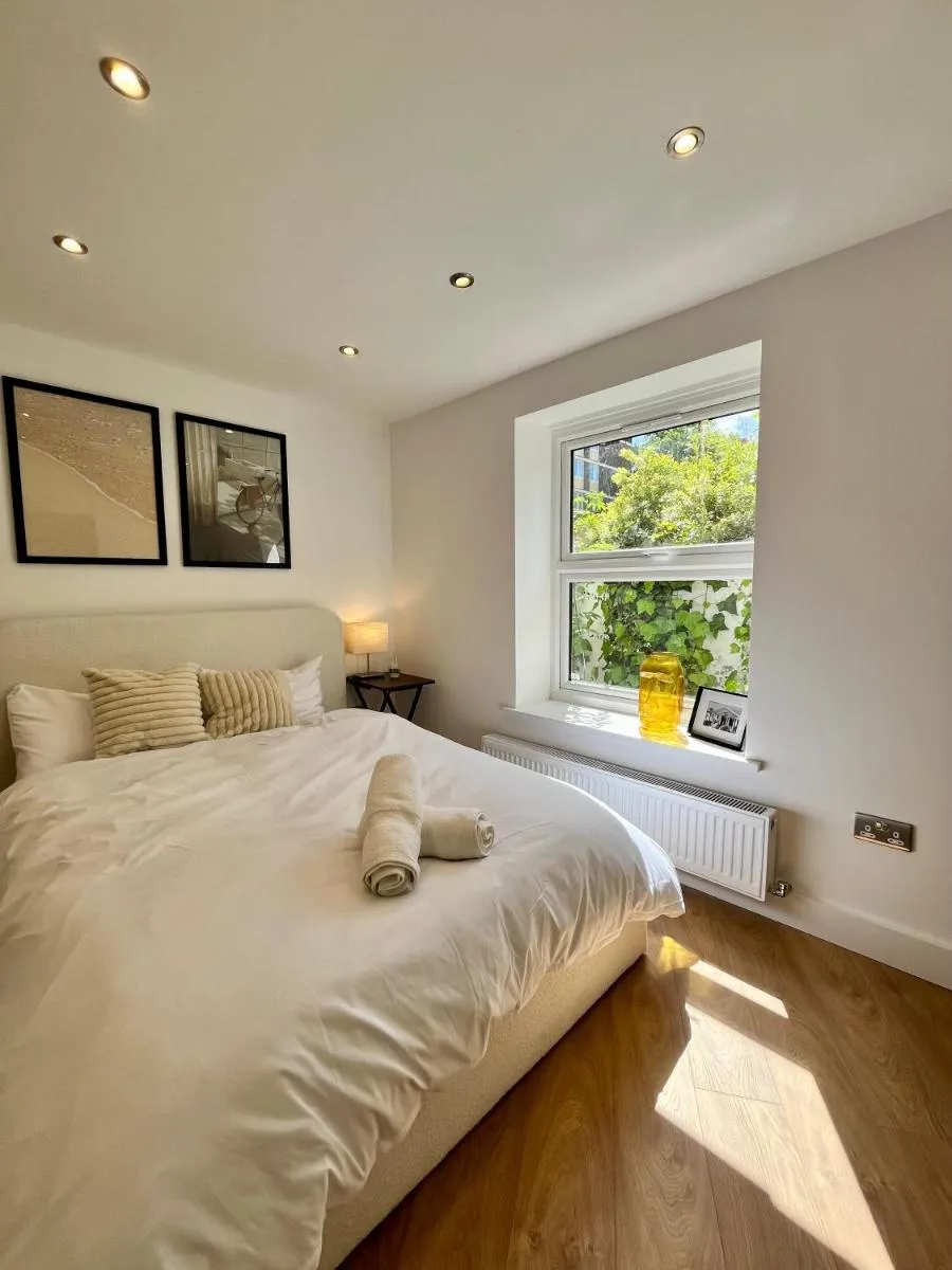 Image 4 of Cozy and Peaceful Apartment with Terrace in Hackney