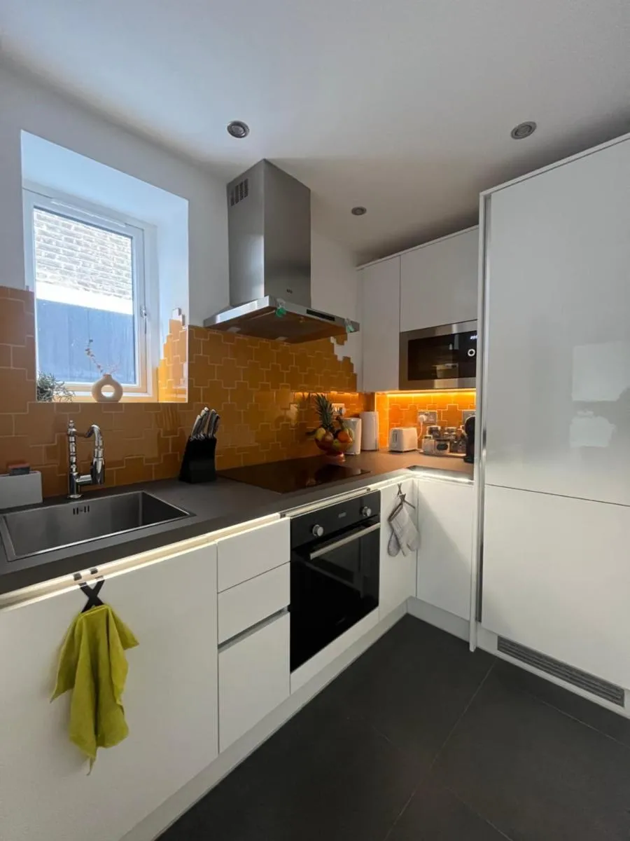 Image 3 of Cozy and Peaceful Apartment with Terrace in Hackney
