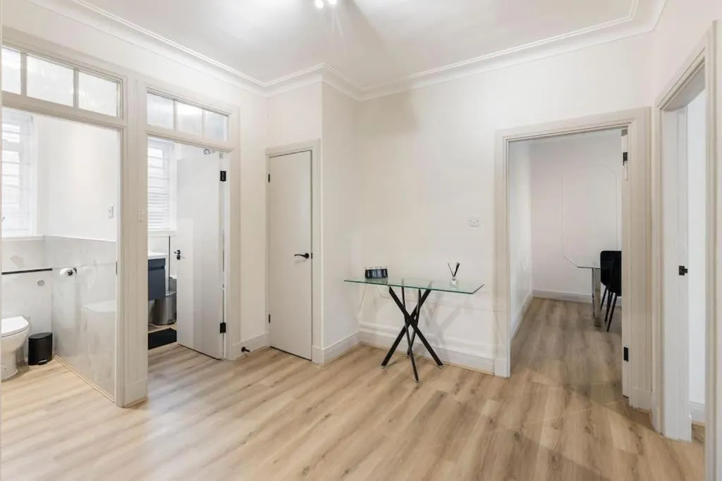 Image 3 of Cozy and spacious full size flat