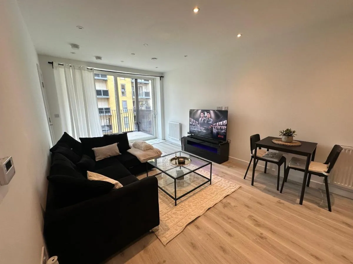 Image 5 of Cozy room in luxury shared apartment