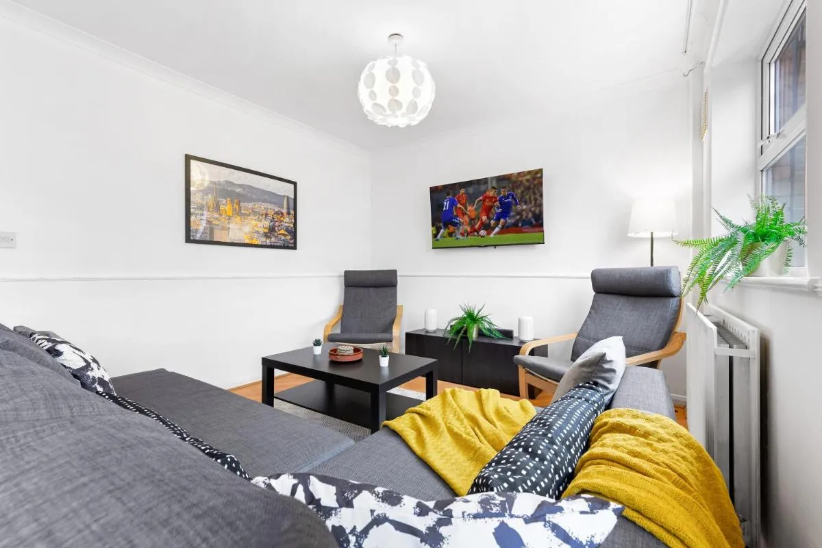 Image 4 of Cozylease 3BR In Canary Wharf,Garden, Home Gym, Sports Channel,Workspace