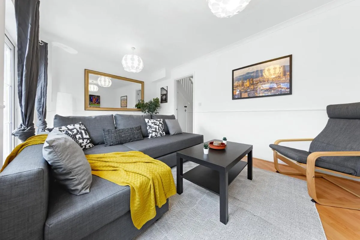 Image 5 of Cozylease 3Bed Canary Wharf Home,Near 02, Home Gym, Sports Channel,Workspace&FootMassage