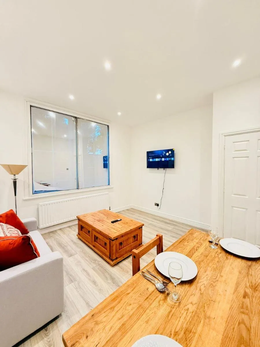Image 5 of Cozystays Refurbed Modern Apartment Private Garden Free Parking