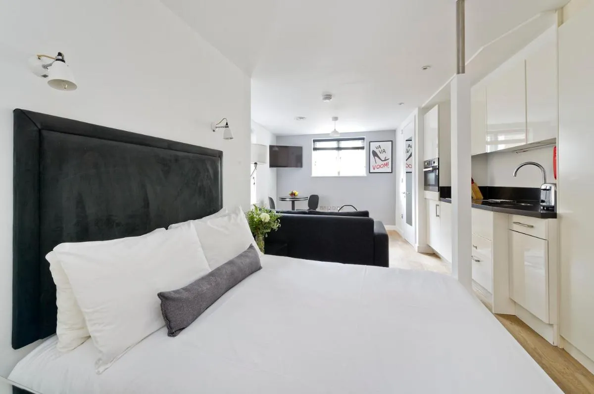Image 4 of Crane Court by City2Stay
