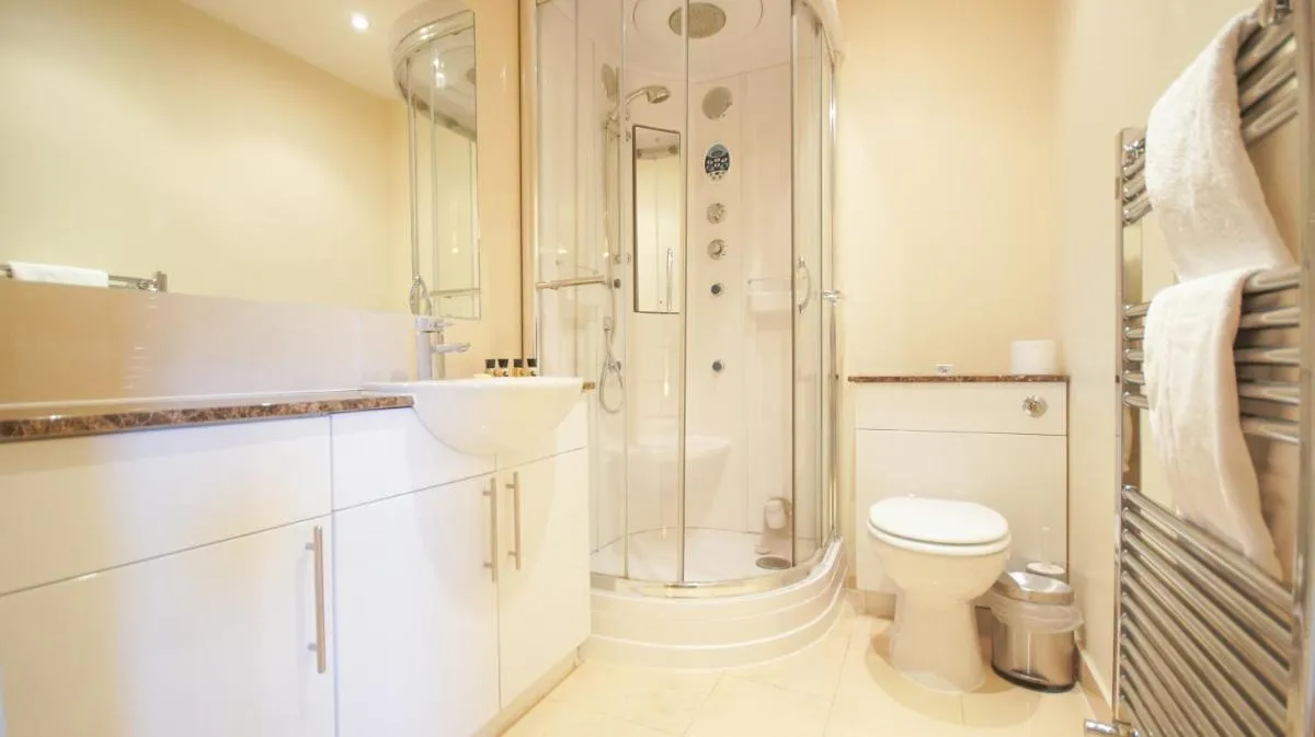 Image 3 of Crompton Court Apartments