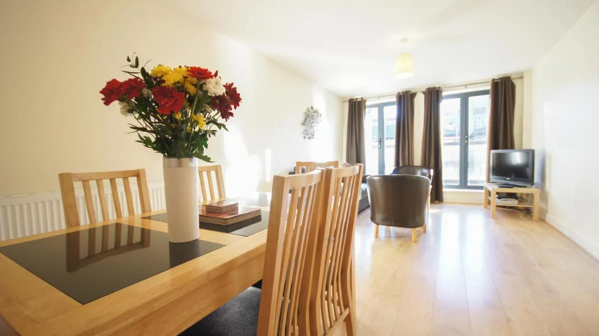 Image 5 of Crompton Court Apartments