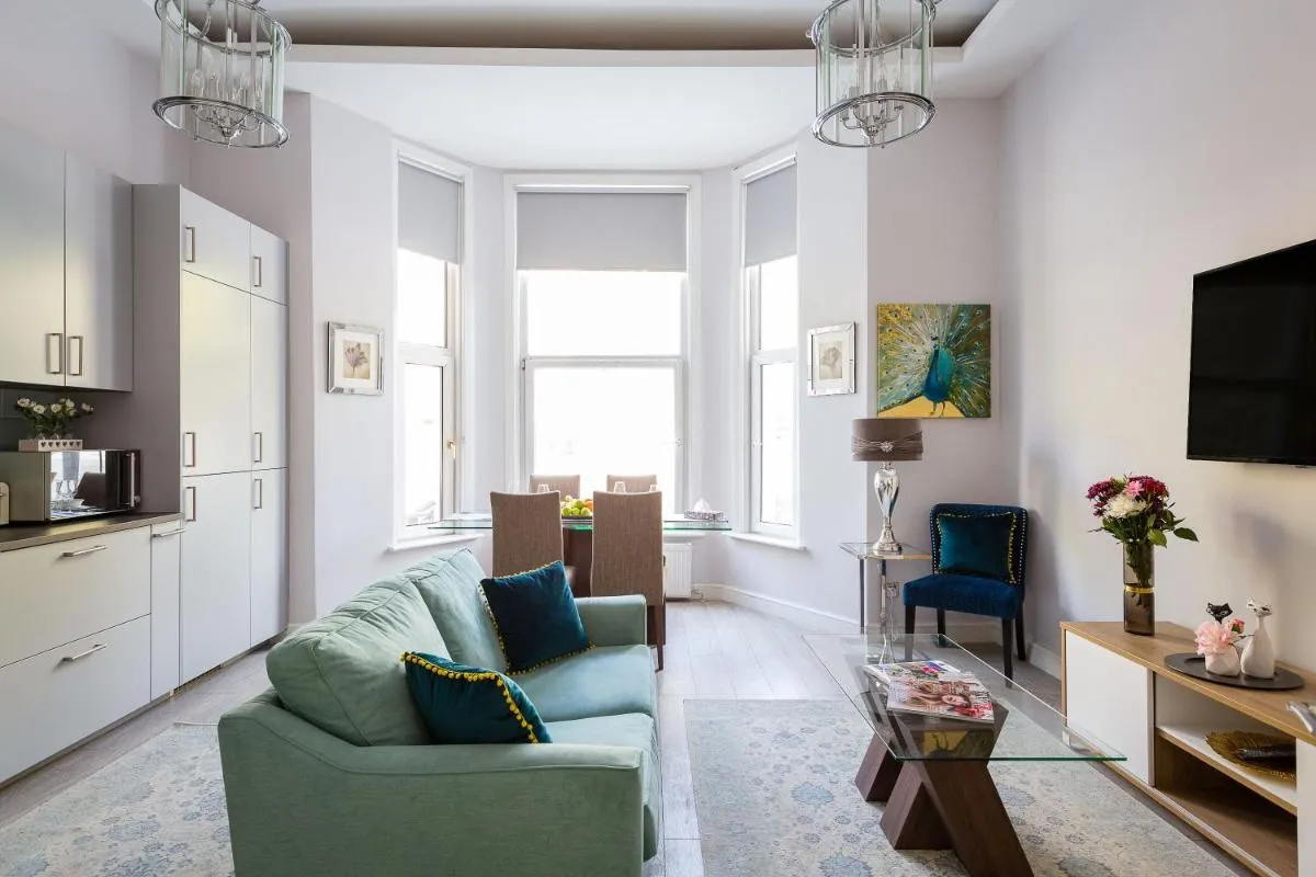 Image 5 of Cromwell road apartments