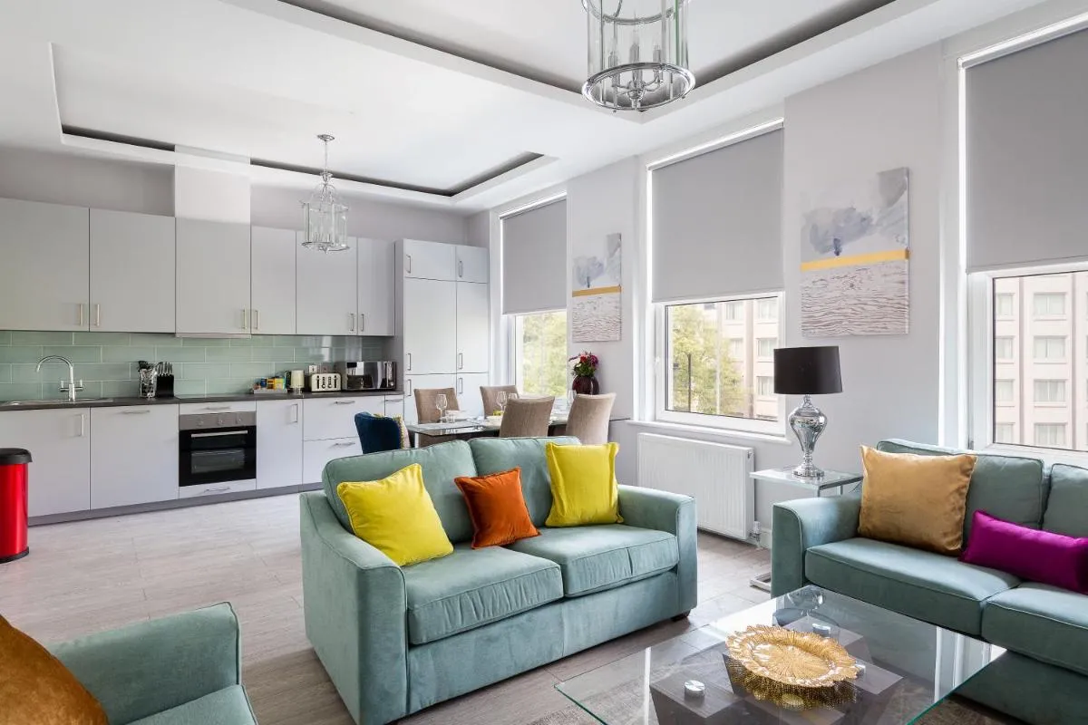 Image 3 of Cromwell road apartments