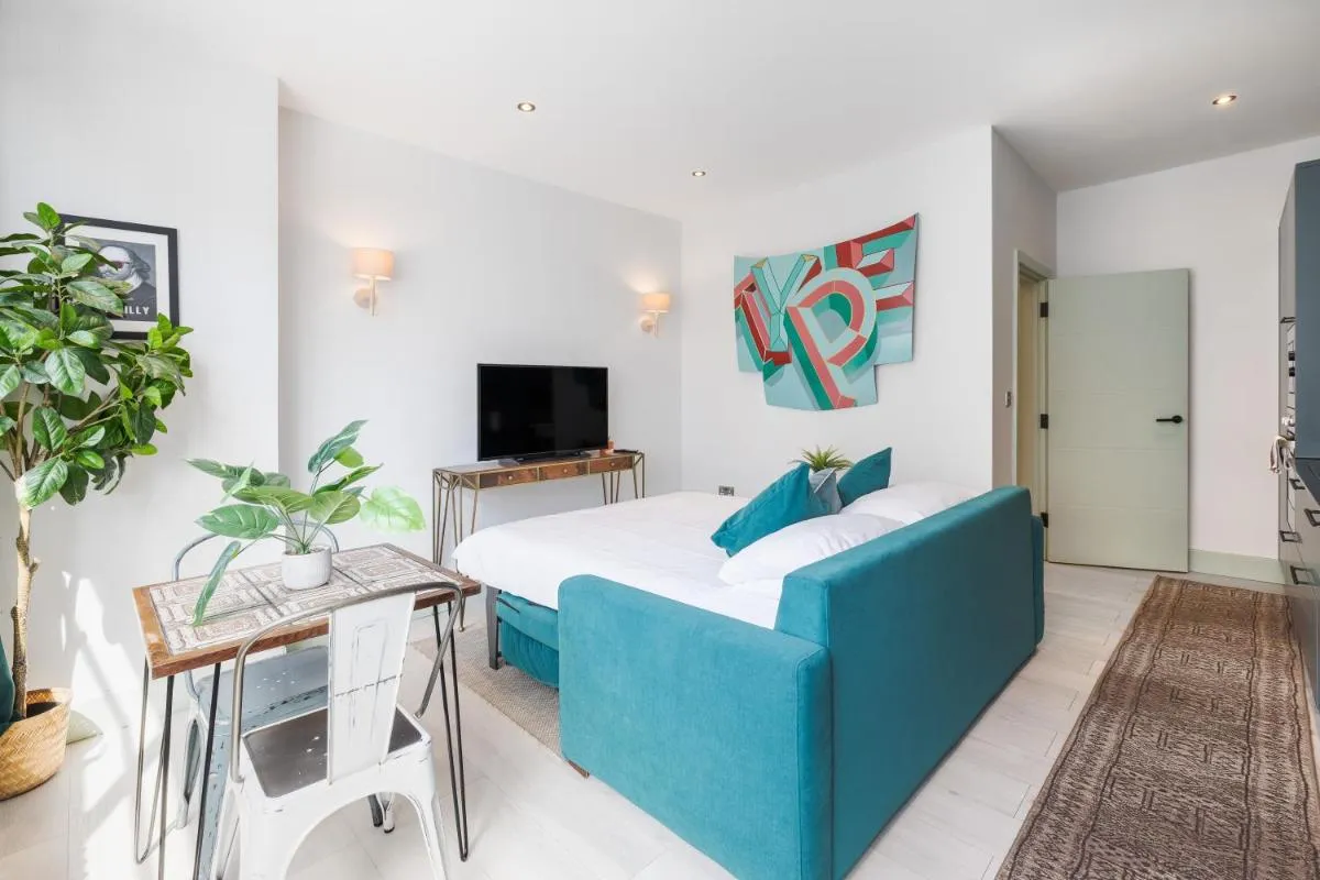 Image 5 of Cute 1-Bedroom Ground Apartment in Stoke Newington