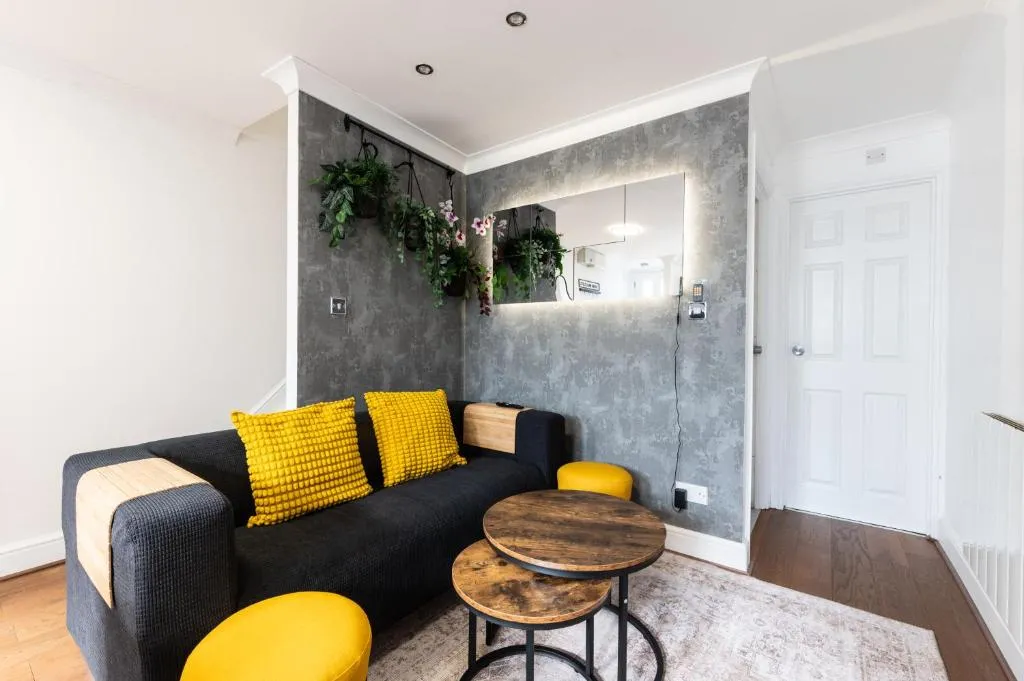 Image 1 of Cute 2 Bedroom House – 10 Min Walk to Woolwich DLR & Elizabeth Line – Netflix – Espresso Machine