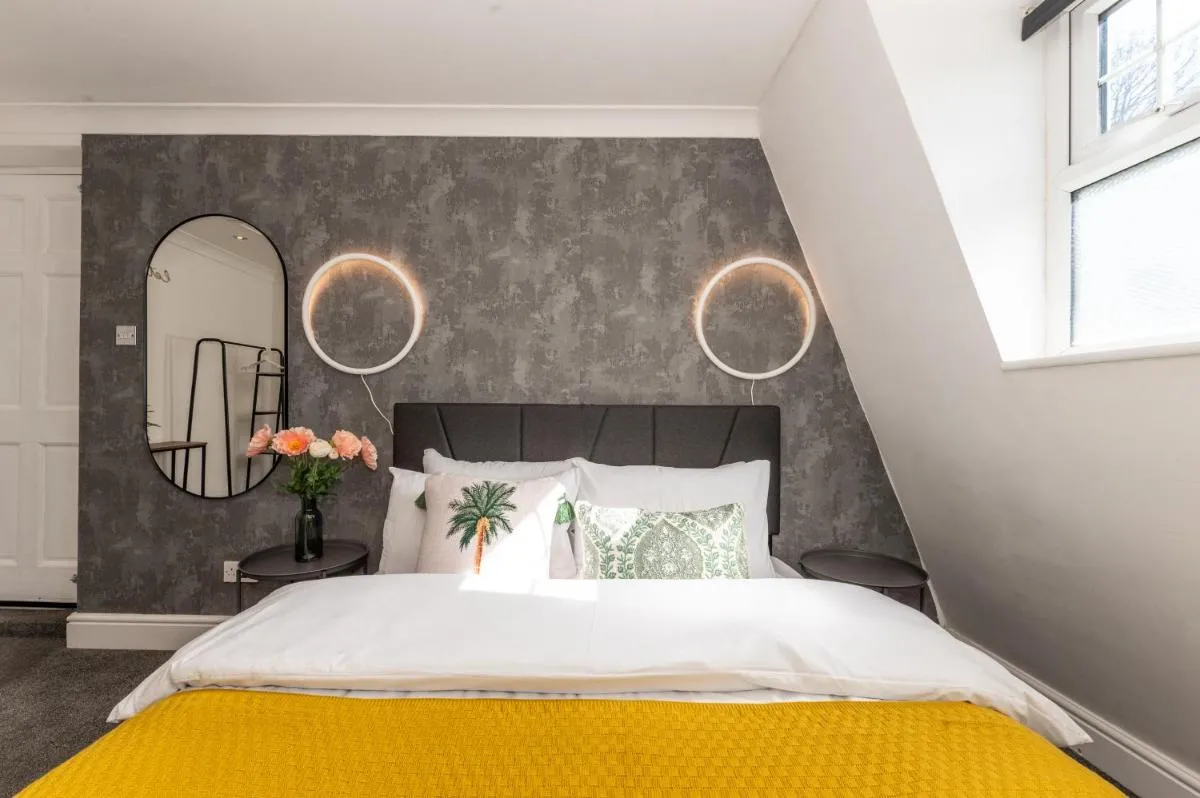 Image 2 of Cute 2 Bedroom House – 10 Min Walk to Woolwich DLR & Elizabeth Line – Netflix – Espresso Machine