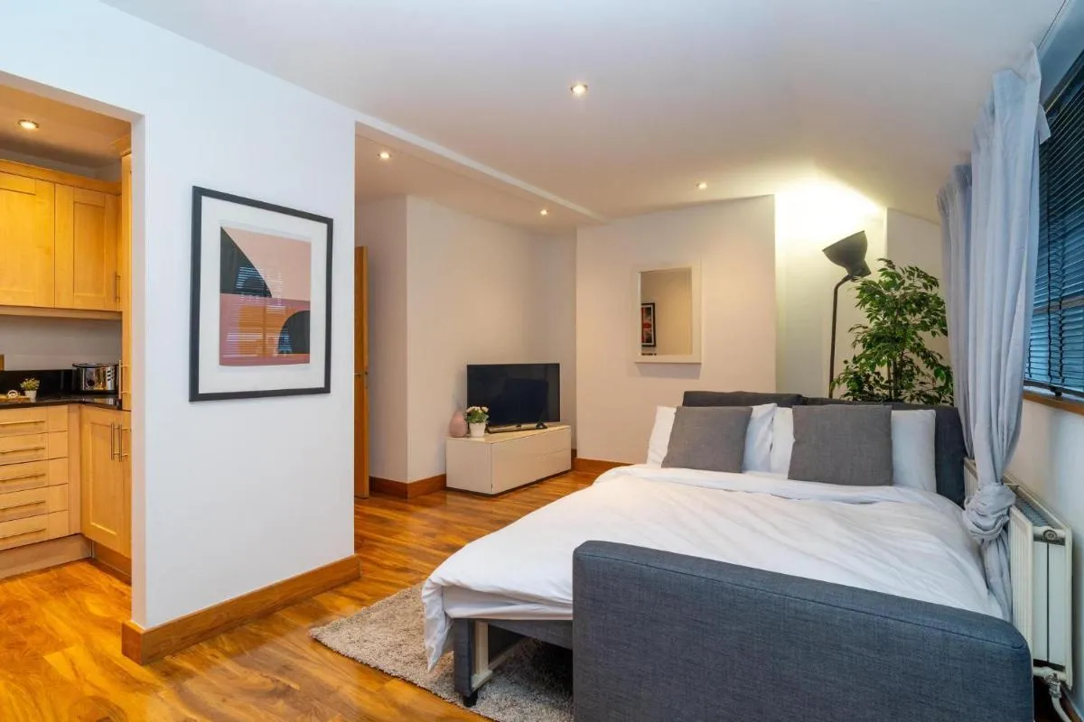 Image 5 of Cuthbert Suite – Heart of Covent Garden!