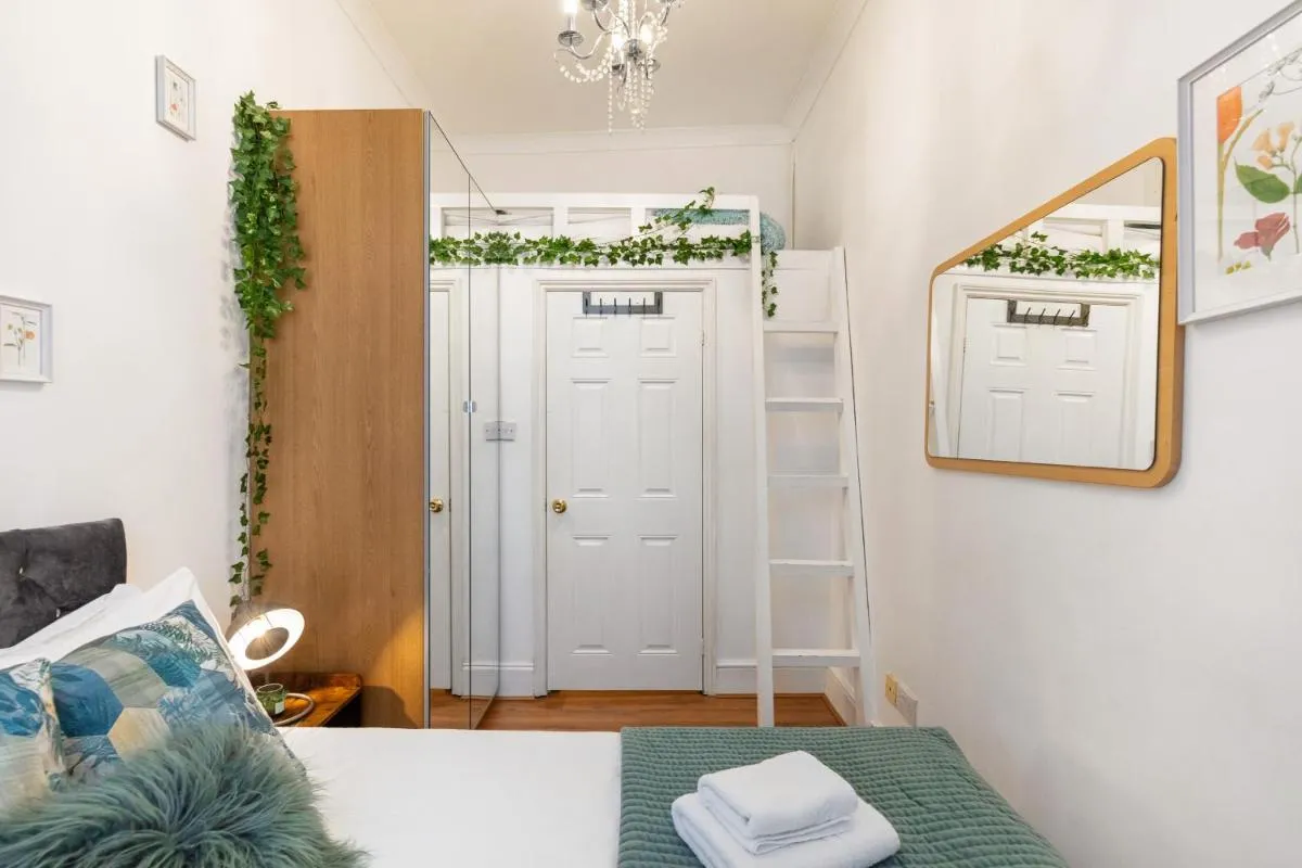 Image 3 of DELUXE AirConditioned Two Bed Apt in Covent Garden