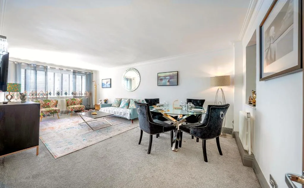 Image 1 of DELUXE Apartment With Terrace over HARRODS