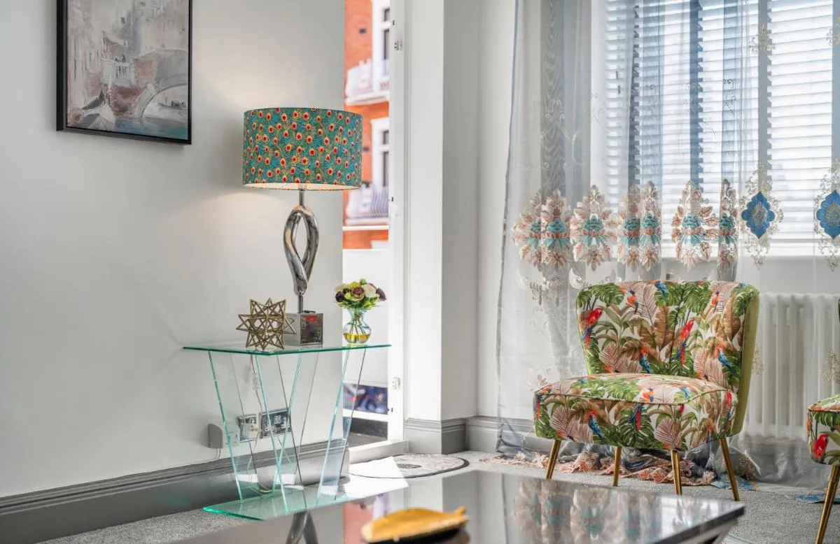 Image 3 of DELUXE Apartment With Terrace over HARRODS