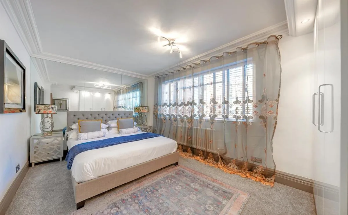 Image 4 of DELUXE Apartment With Terrace over HARRODS