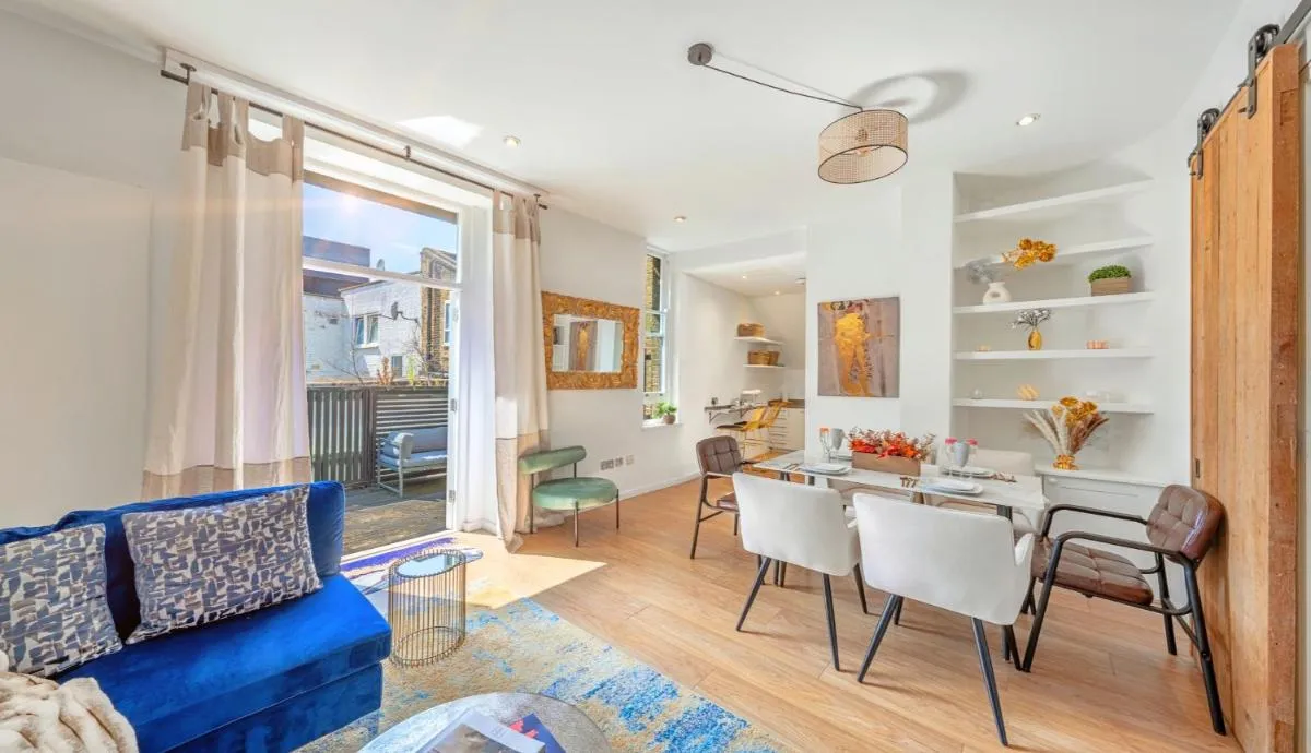 Image 5 of DESIGNER Victorian Flat with HUGE Terrace