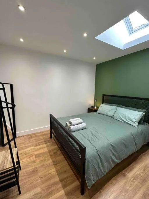 Image 5 of Dallas House – Easy links to LHR and London